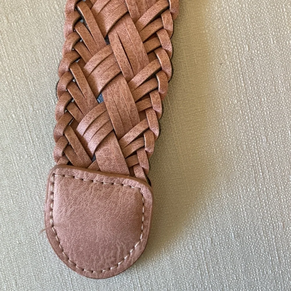 Woven‎ Pink Belt with Gunmetal Closure Size 6